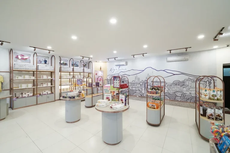 Interior Store Batu Tengah