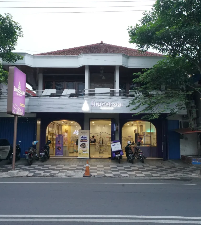Tampak Depan Store Batu