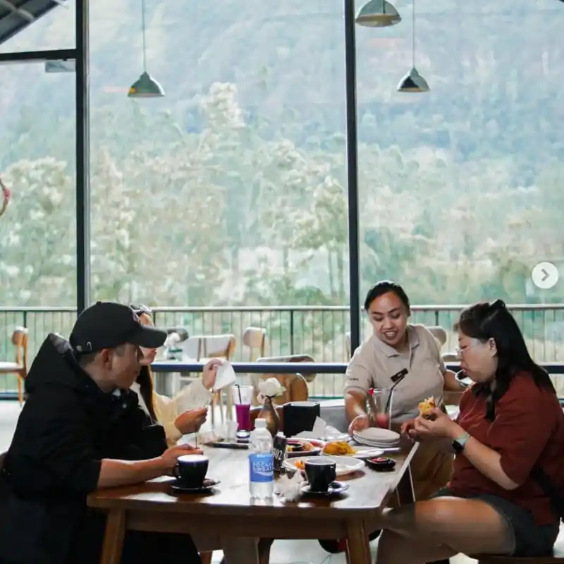 Cafe Bromo Escapes