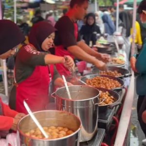 Pasar Takjil Jalan Surabaya