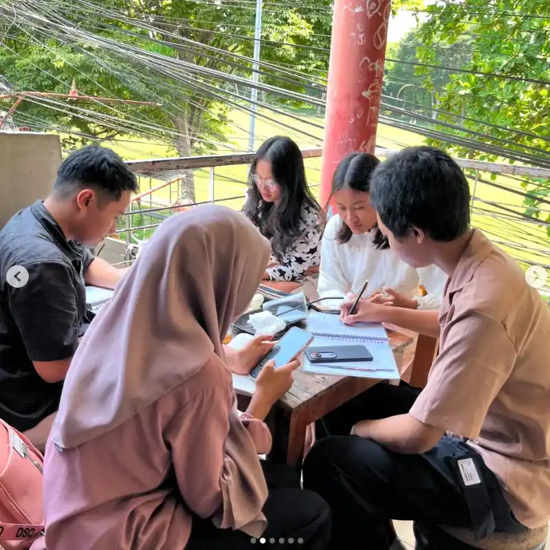 Oase Cafe Literacy