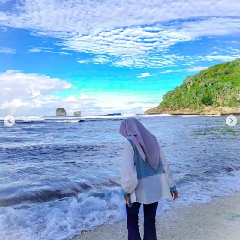 pantai viral malang