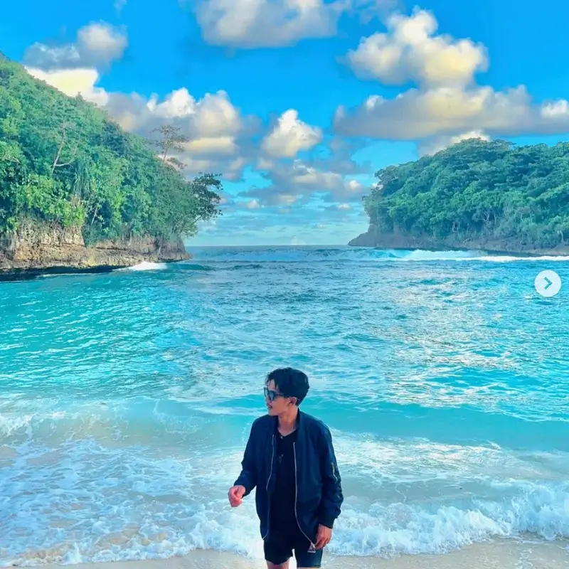 pantai teluk asmoro