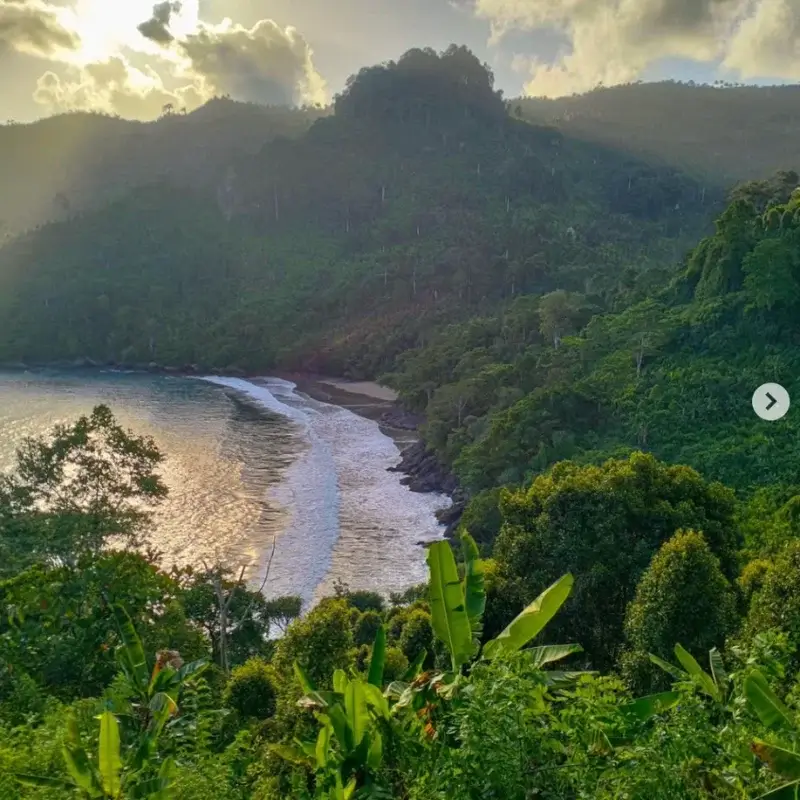 pantai lenggoksono