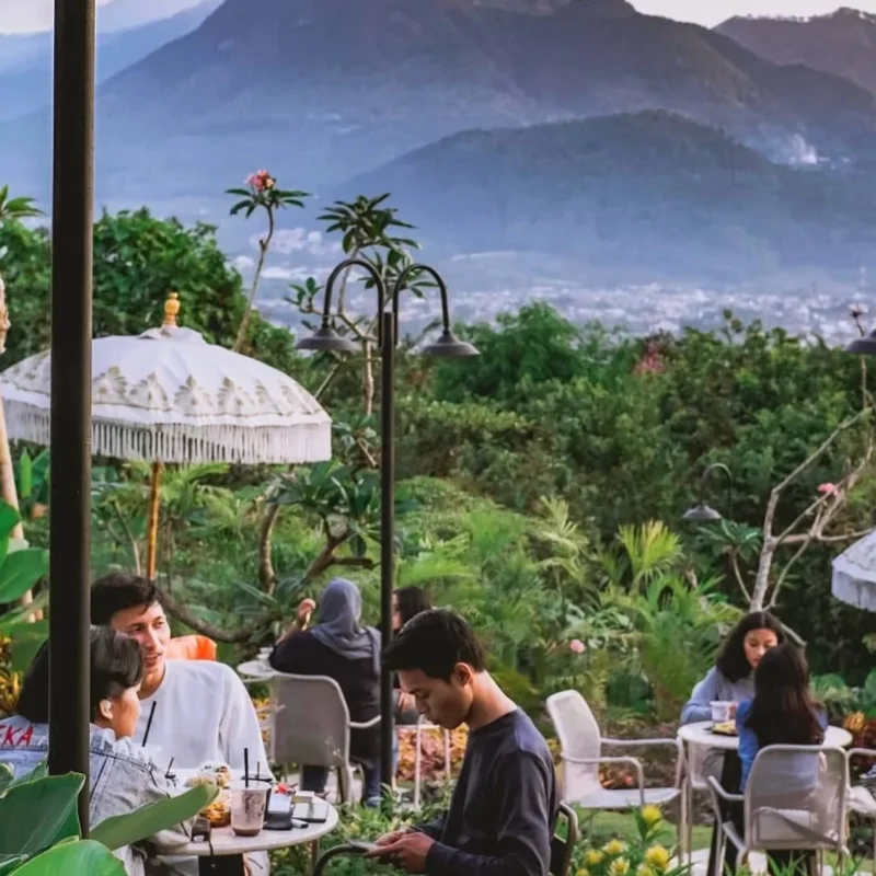 Cafe Monstera Batu