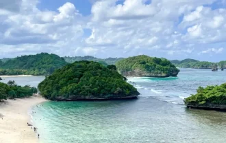 Pantai Teluk Asmara Malang