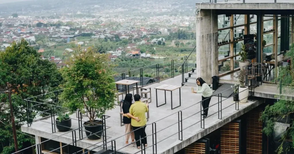 cafe di batu dengan view alam